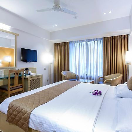 The Royal Orchid Hotel, Chembur مومباي المظهر الخارجي الصورة