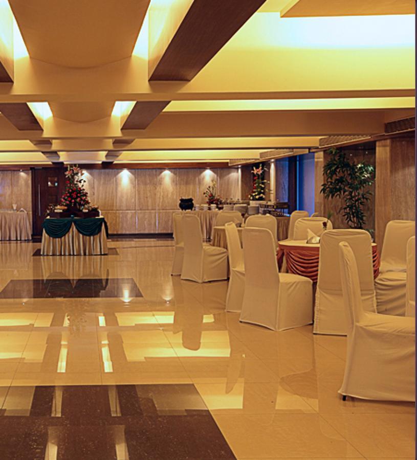 The Royal Orchid Hotel, Chembur مومباي المظهر الخارجي الصورة
