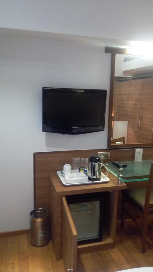 The Royal Orchid Hotel, Chembur مومباي المظهر الخارجي الصورة