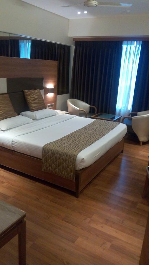The Royal Orchid Hotel, Chembur مومباي المظهر الخارجي الصورة
