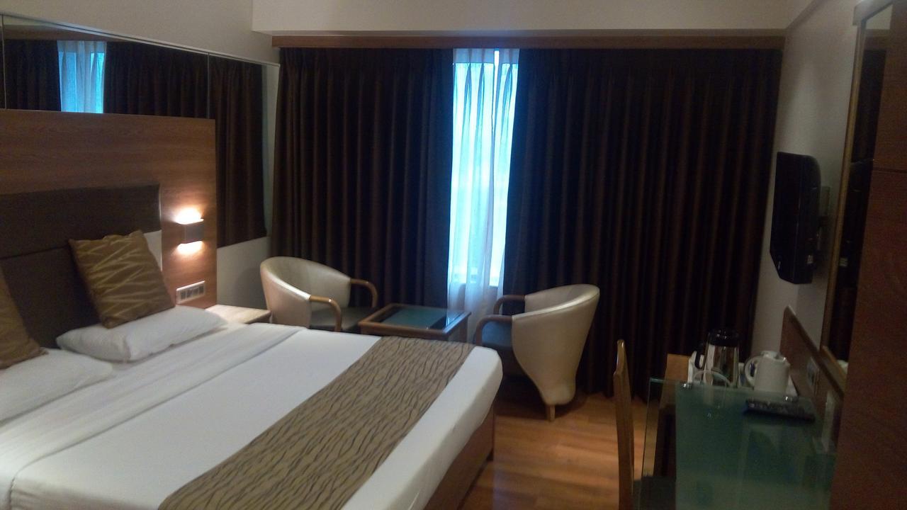 The Royal Orchid Hotel, Chembur مومباي المظهر الخارجي الصورة