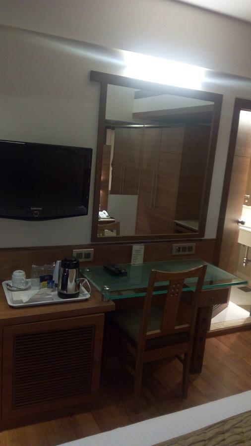 The Royal Orchid Hotel, Chembur مومباي المظهر الخارجي الصورة