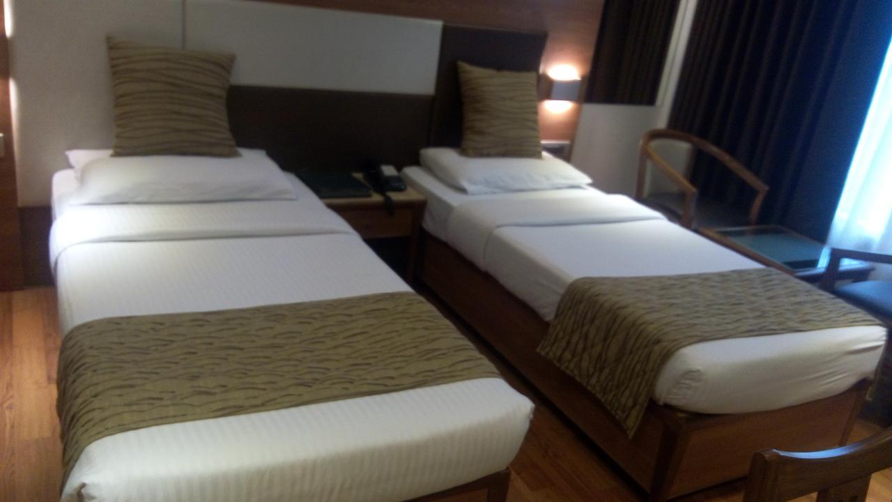 The Royal Orchid Hotel, Chembur مومباي المظهر الخارجي الصورة