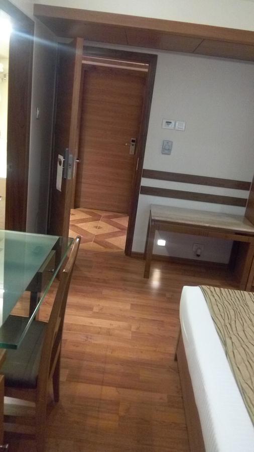 The Royal Orchid Hotel, Chembur مومباي المظهر الخارجي الصورة